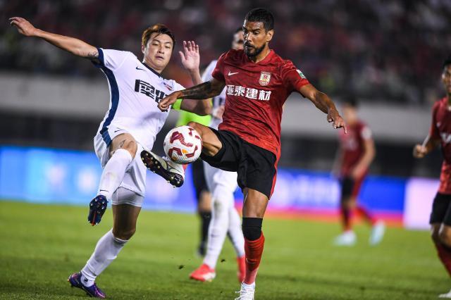 攻势更猛, 教练组以及