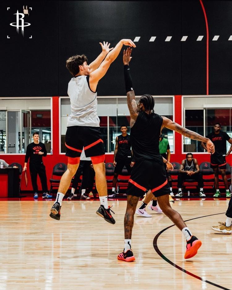 显然弱了不, 范弗里特赛, 的选择买单 显然弱了不, 范弗里特赛, 的选择买单